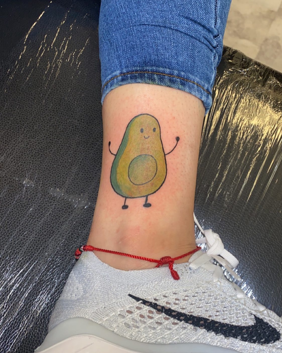 Aguacate Diseño de tatuaje en el tobillo