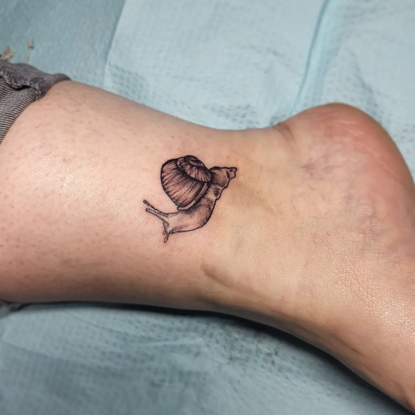 Caracol Tatuaje de Tobillo