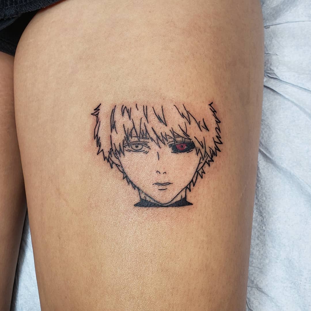 Tatuaje de Kaneki de Tokyo Ghoul en la pierna.