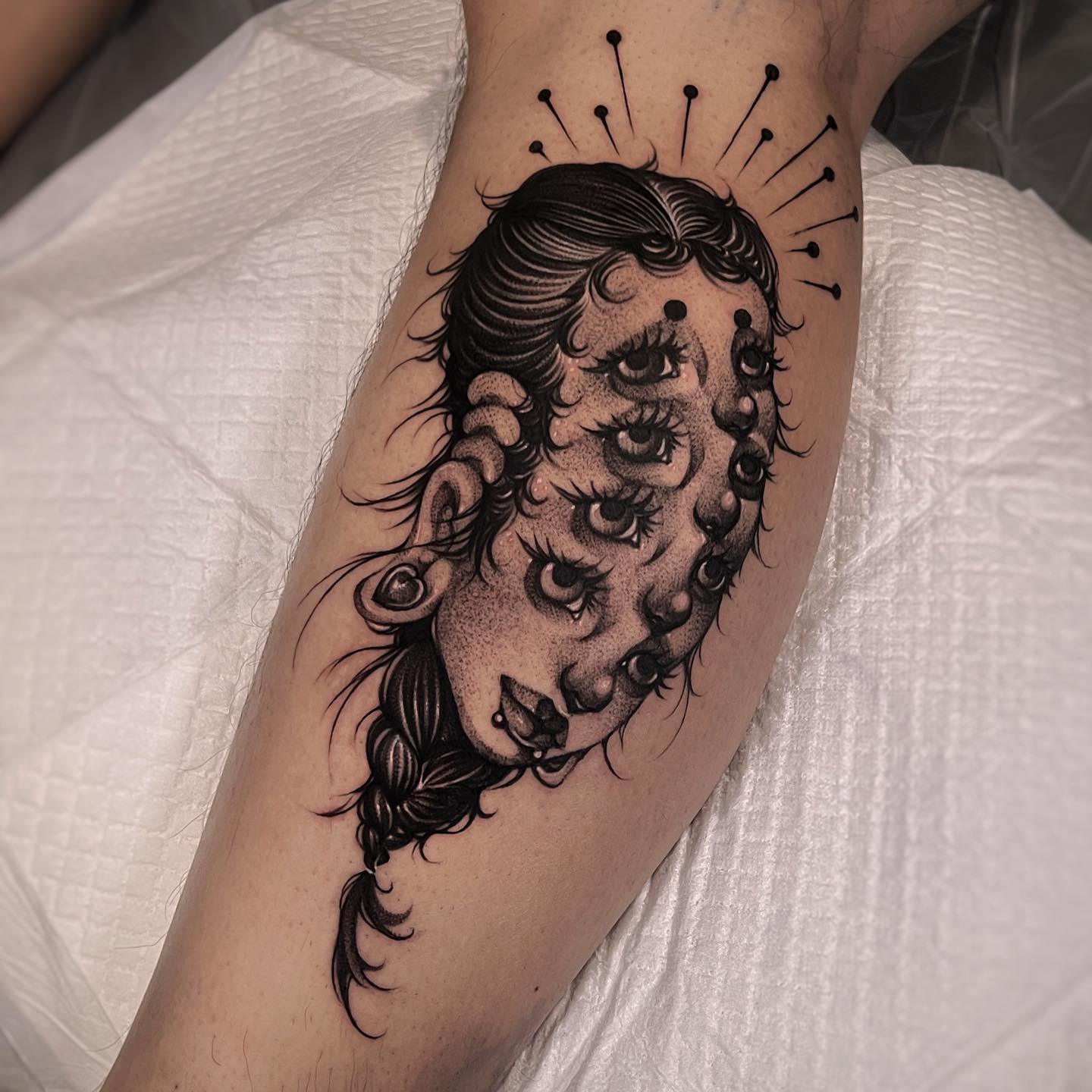 Tatuaje de Puntos Espeluznantes