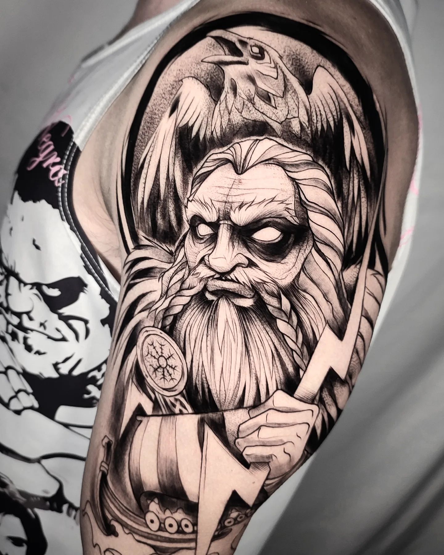 Tatuaje de Thor en puntillismo