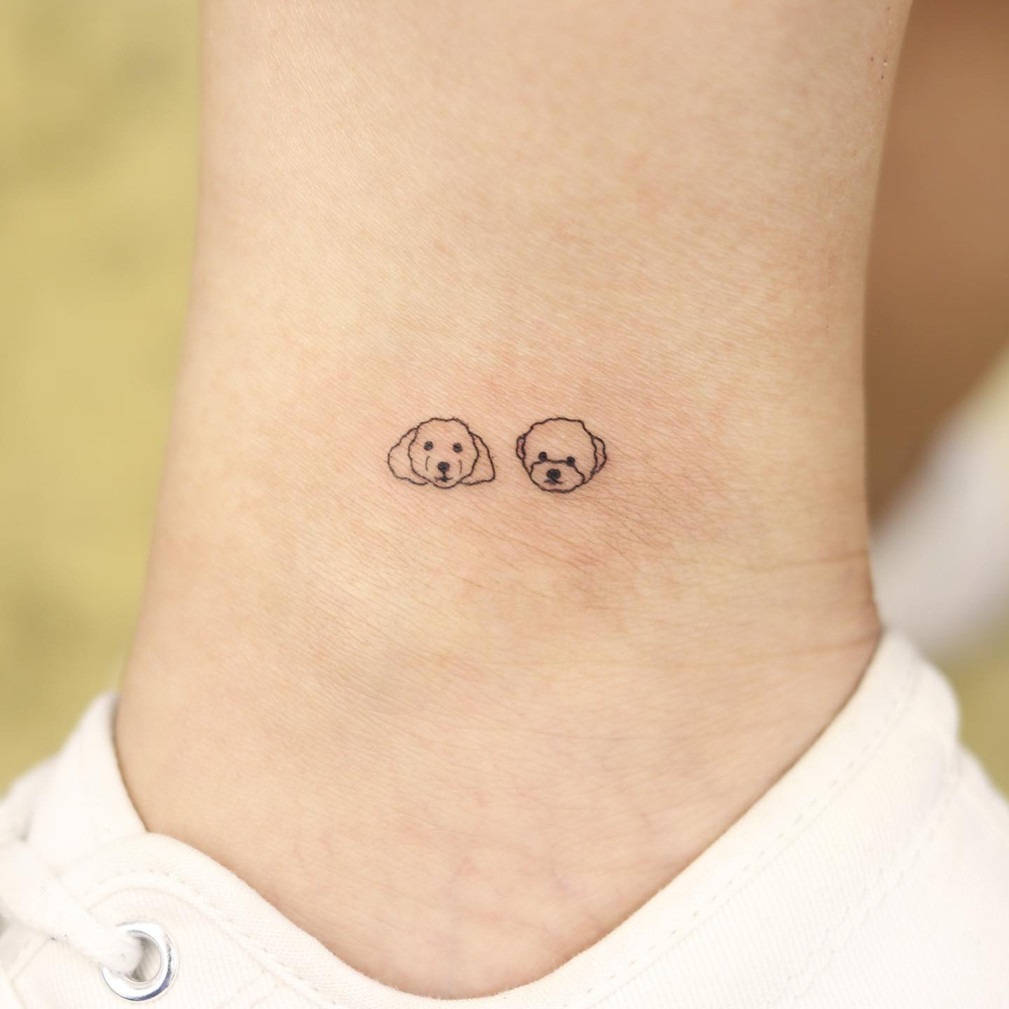 Tatuaje de tobillo de cachorro lindo
