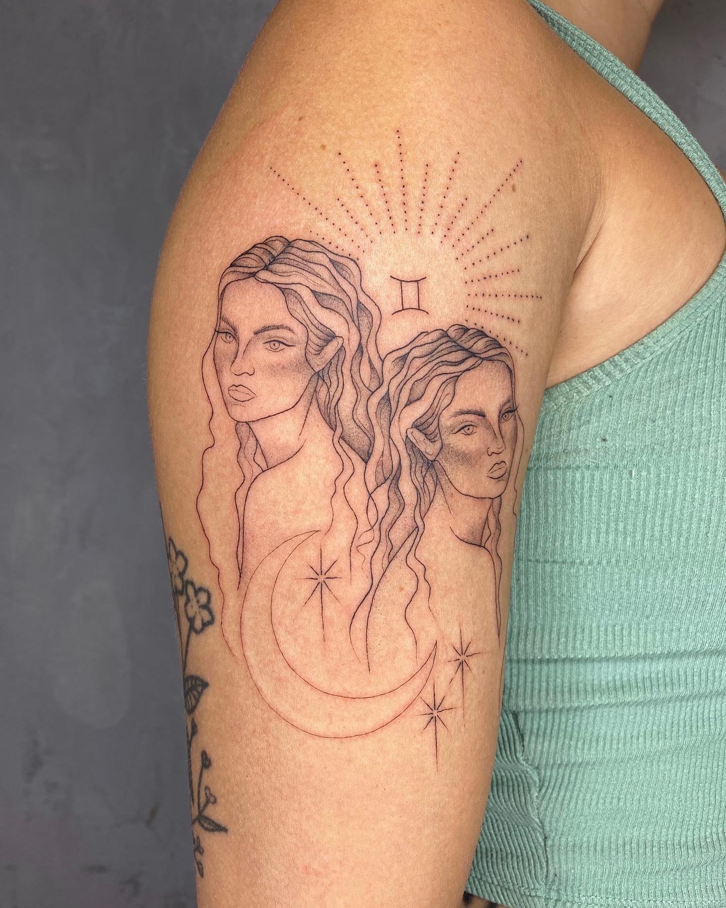 Palabras de Géminis en Tatuaje en el Brazo