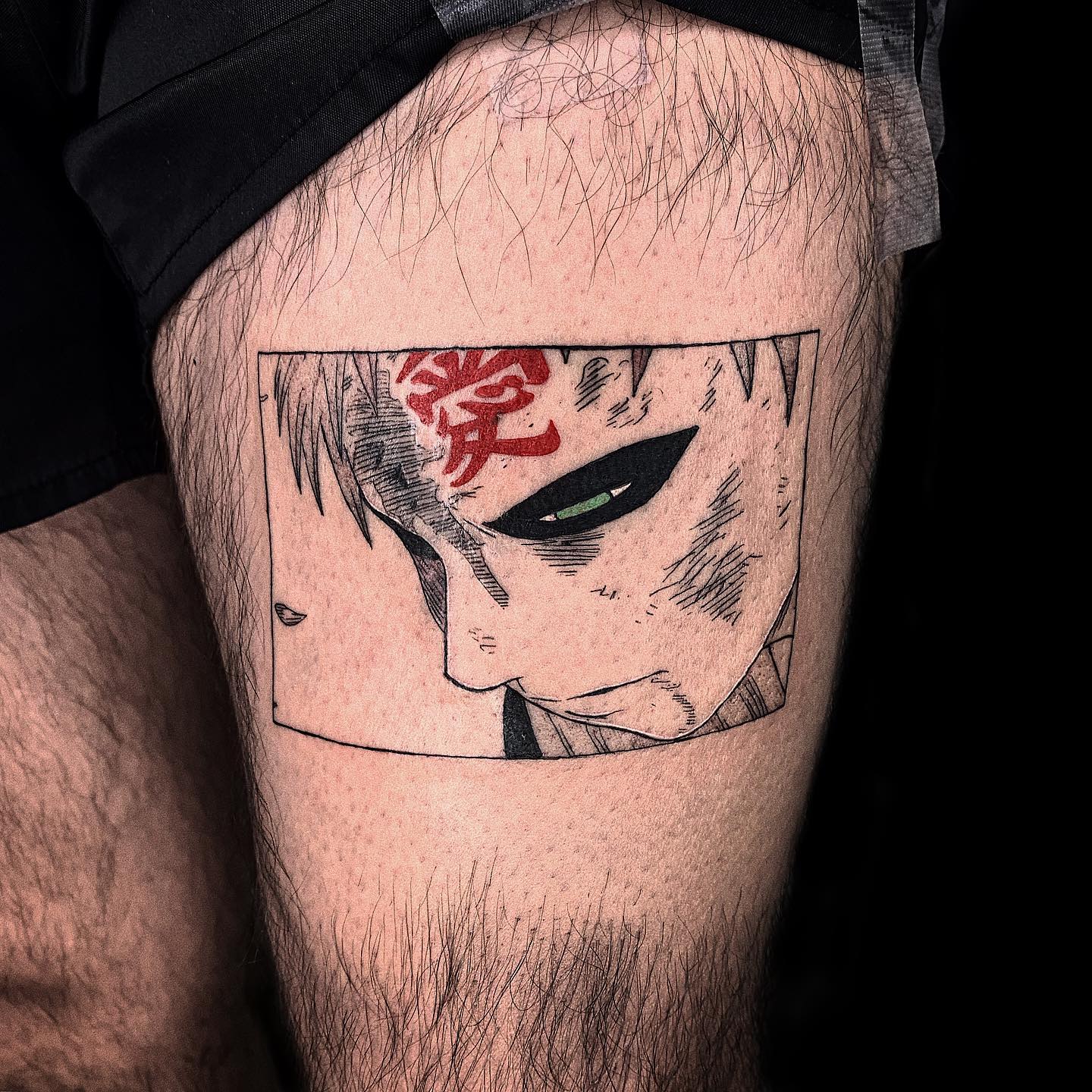 Tatuaje de Gaara en los muslos