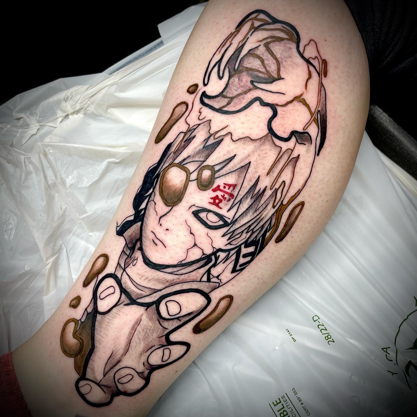Tatuaje genial de Gaara en contorno