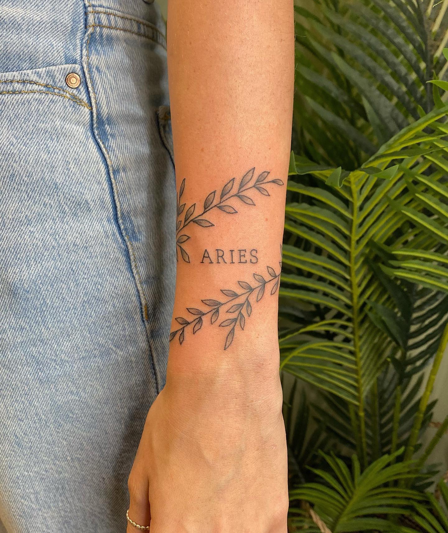 Tatuaje de Aries en el brazo