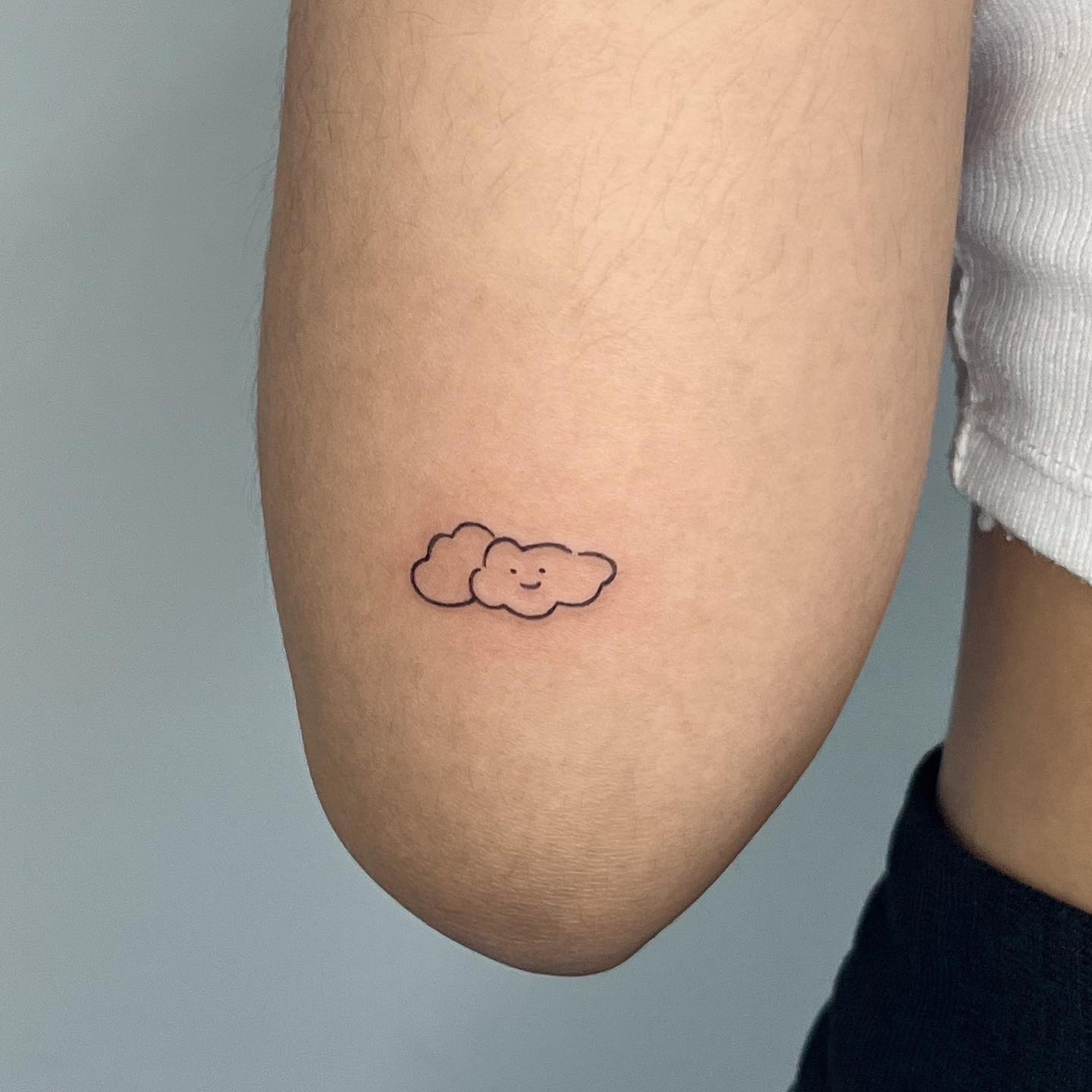 Tatuaje de corazón en el dedo