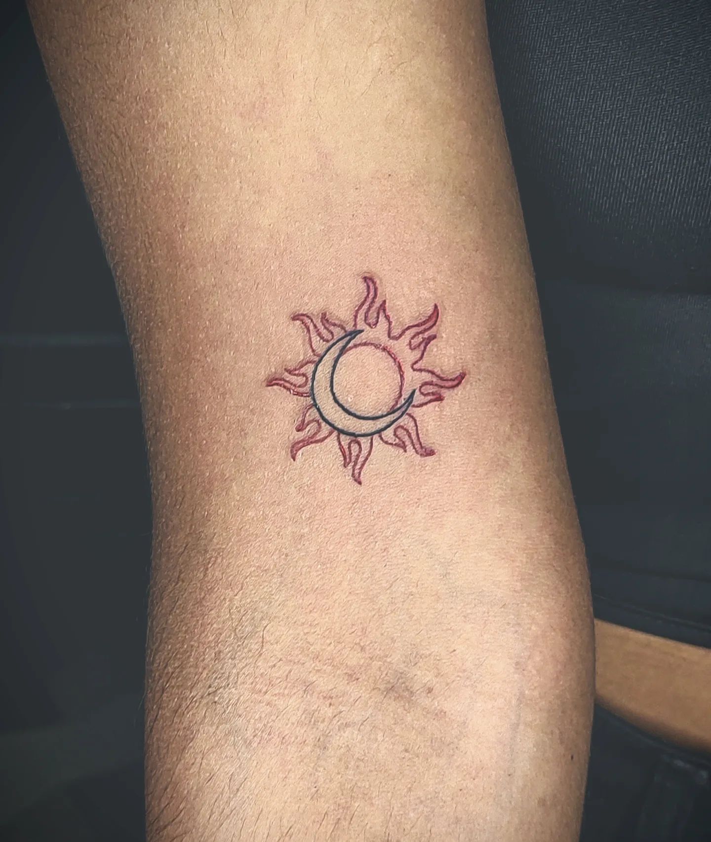 Tatuaje de hoja colorido