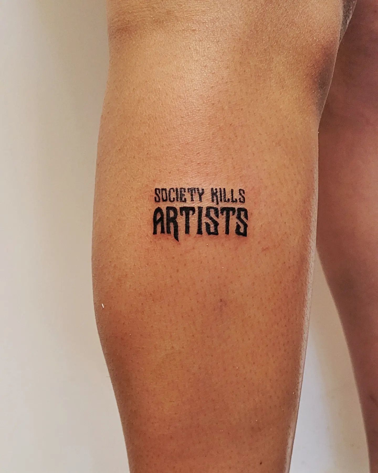 Tatuaje de línea de limón