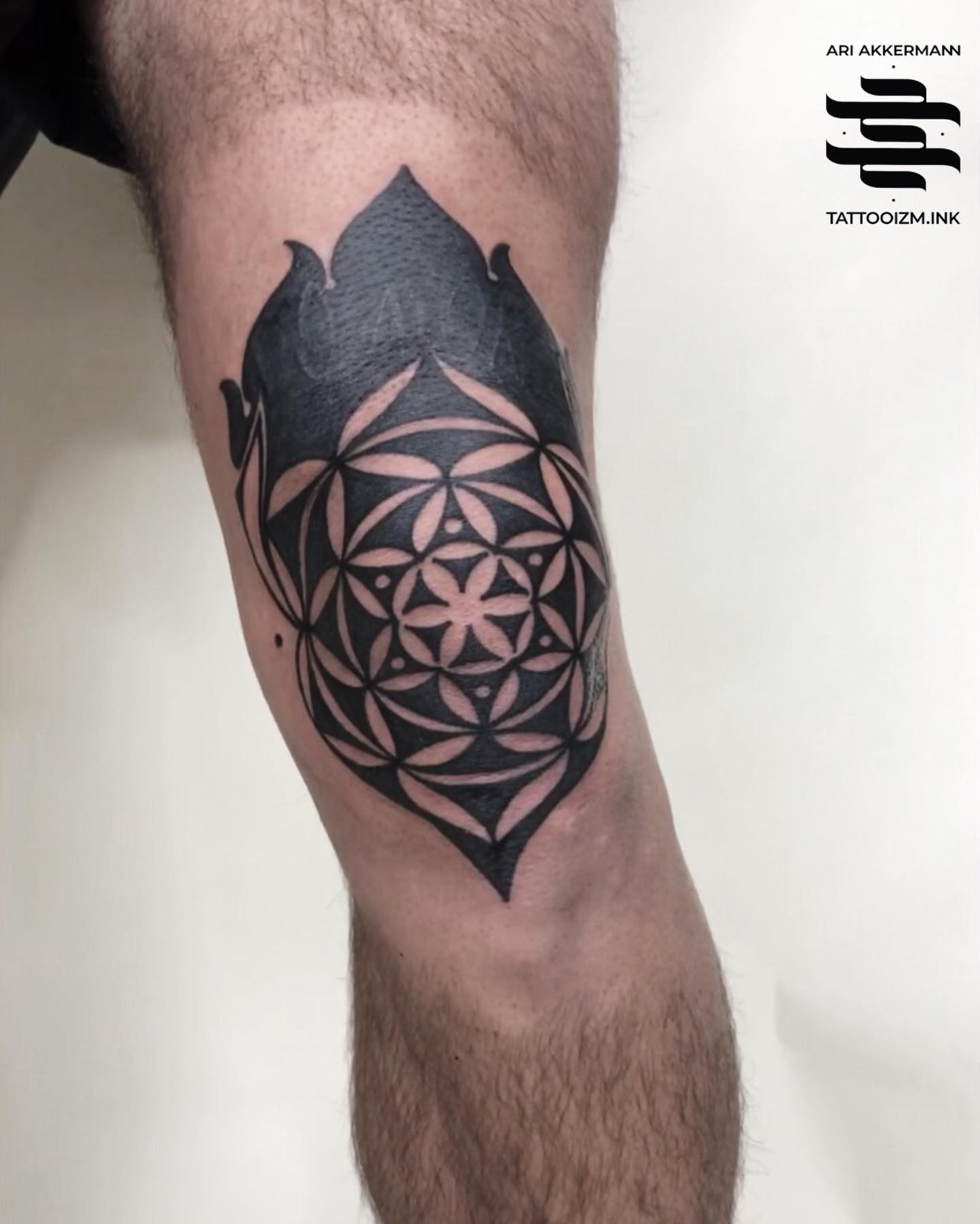 Tatuaje de Mandala sobre la Rodilla.