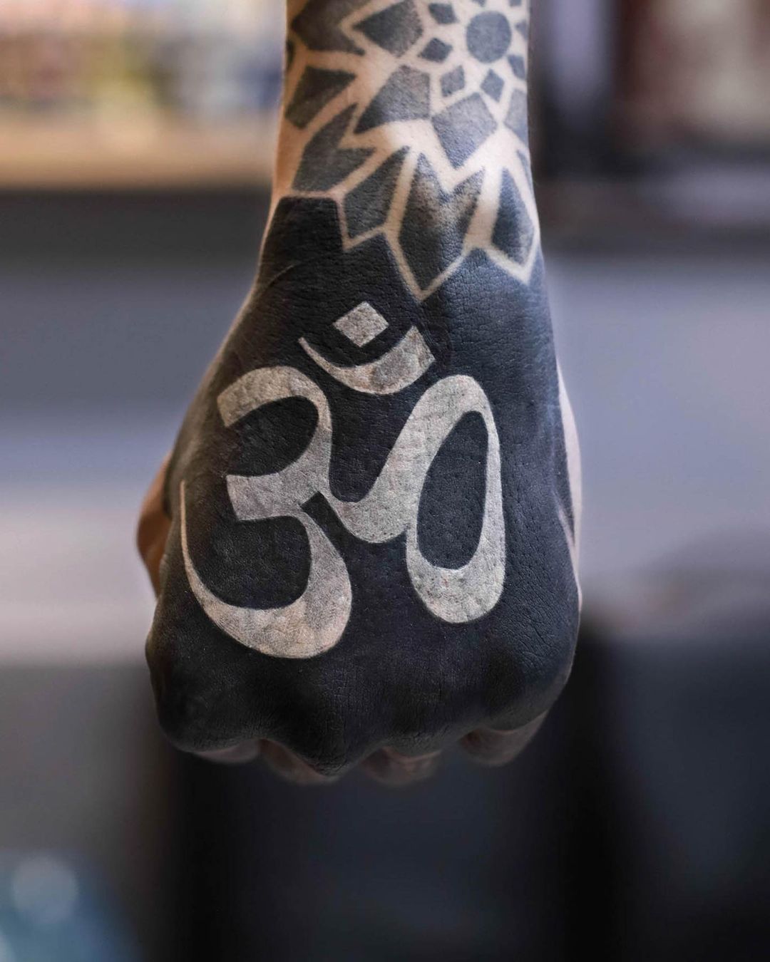 Tatuaje de Mano Blackout