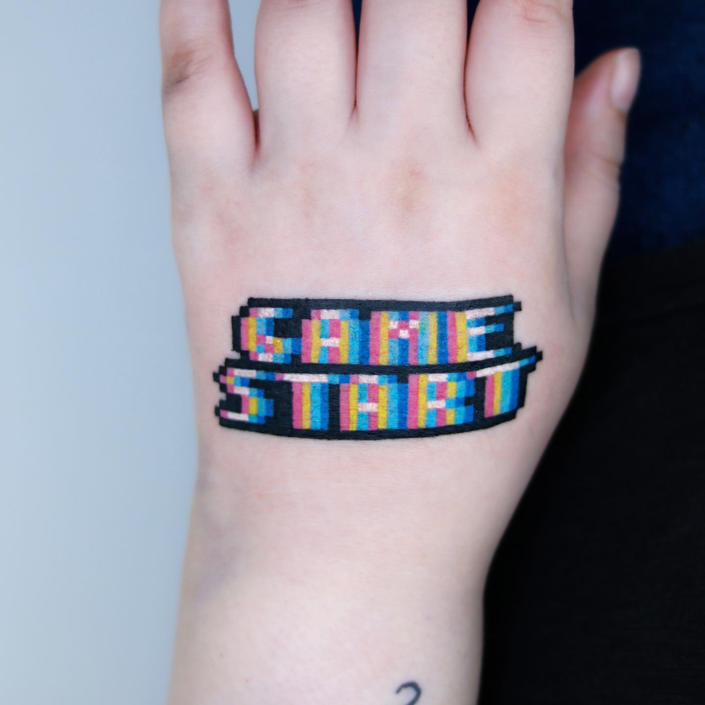 Tatuaje de mano para jugadores.