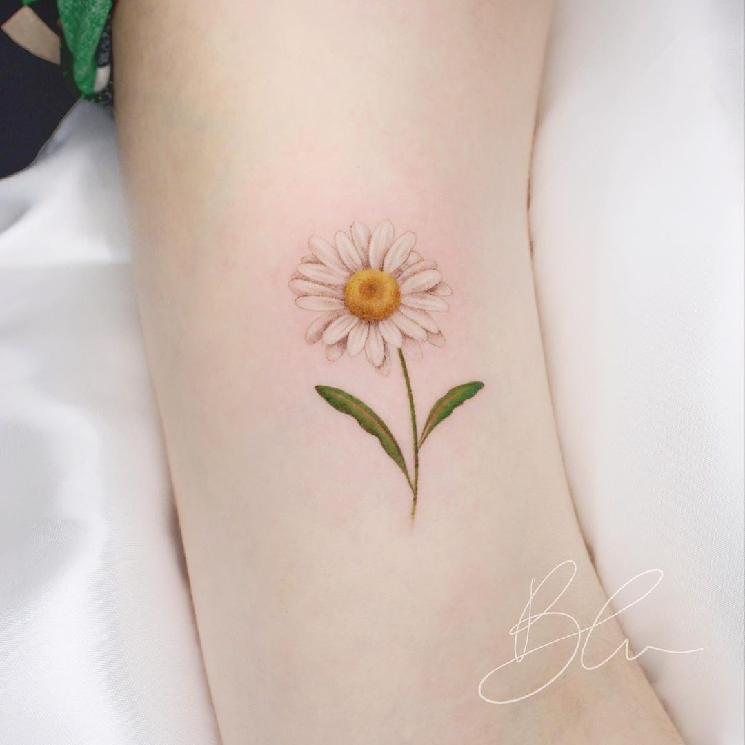 Tatuaje de margarita pequeña