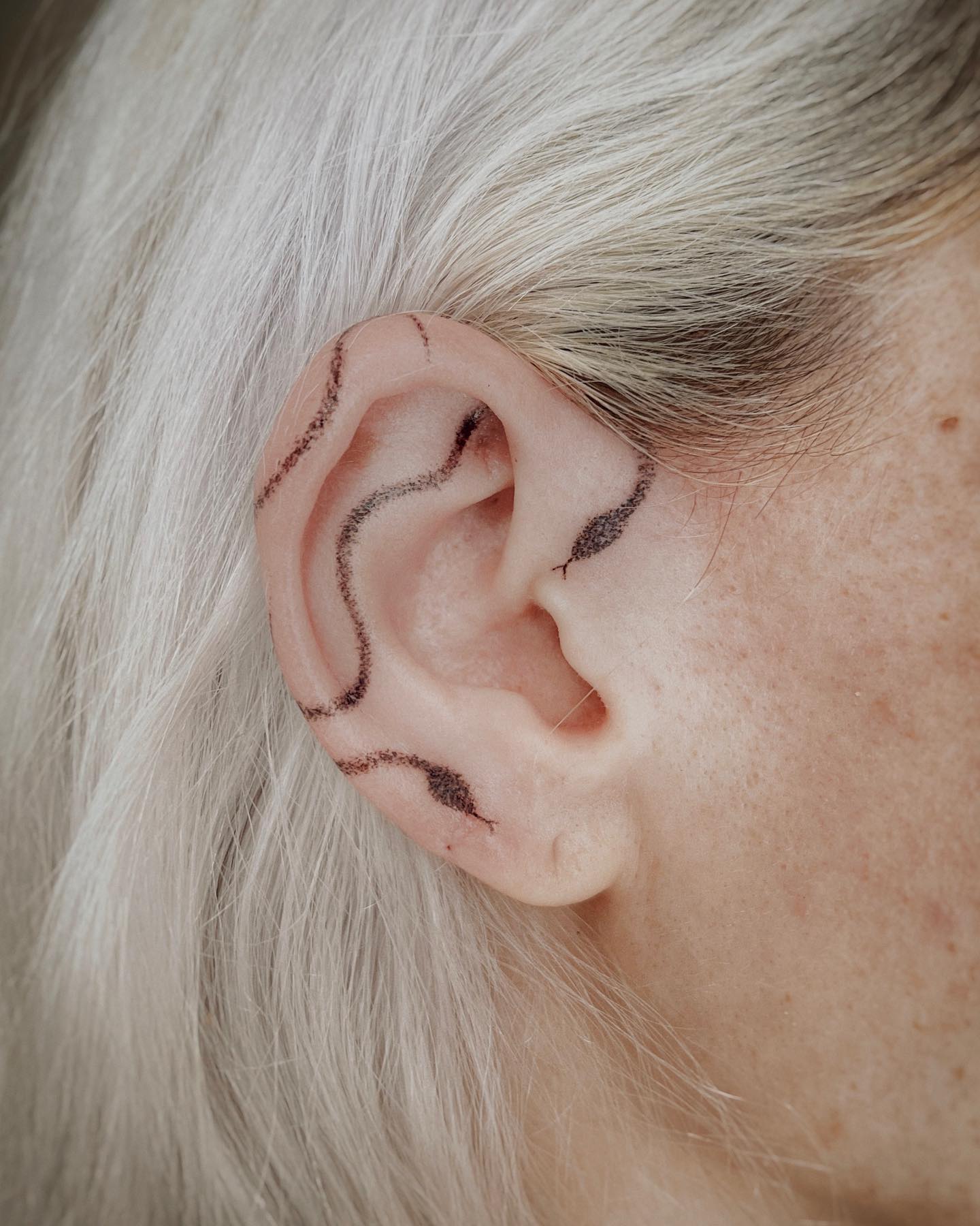 Tatuaje de Océano y Línea de Ola