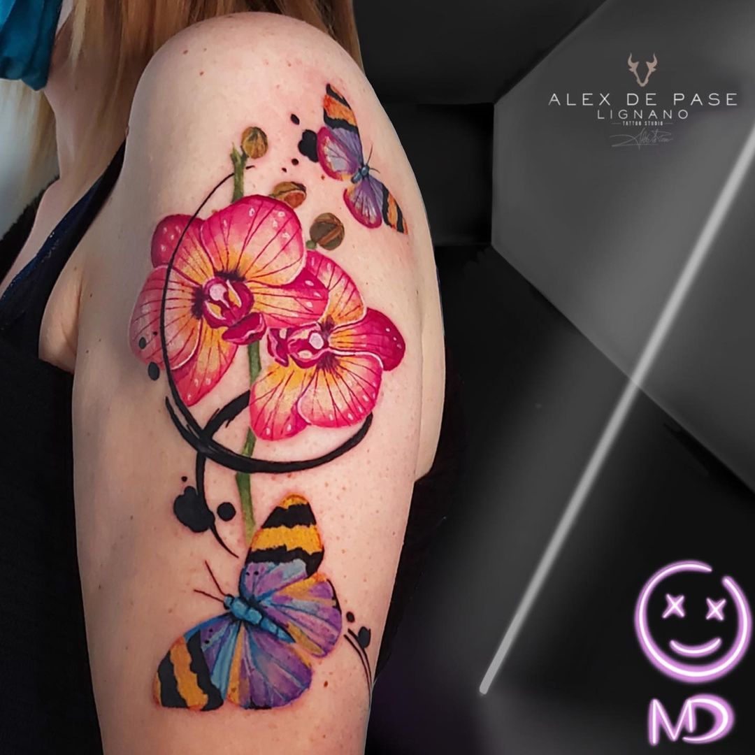Tatuaje de OrquÃdea Colorido en el Hombro para Mujeres