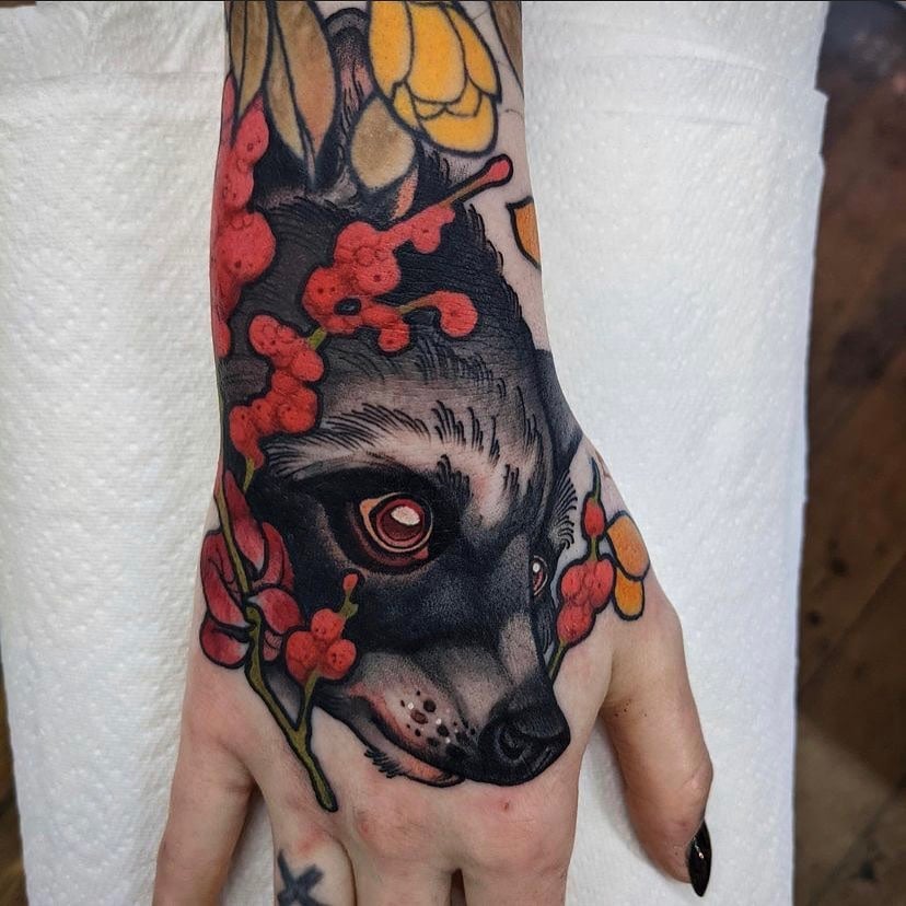 Tatuaje Neo-Tradional en la Mano.