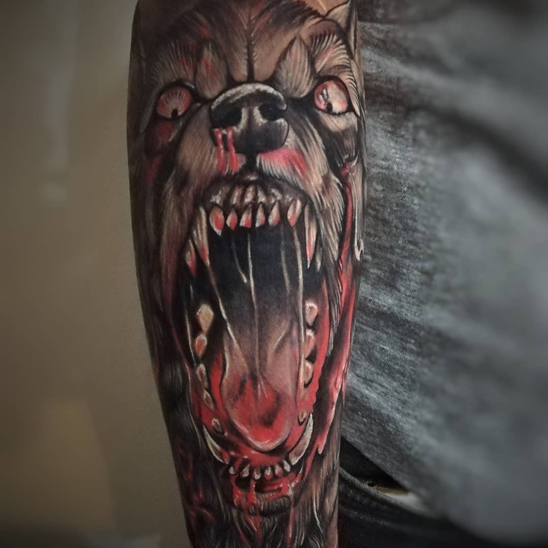 Colocación de brazo Tatuaje de Lobo Fenrir