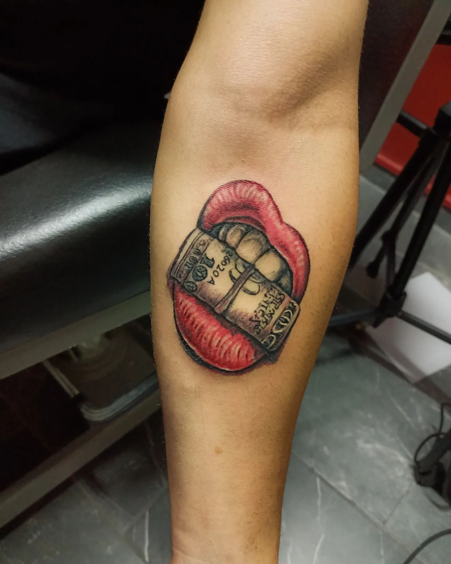 Dinero En la Boca Tatuaje