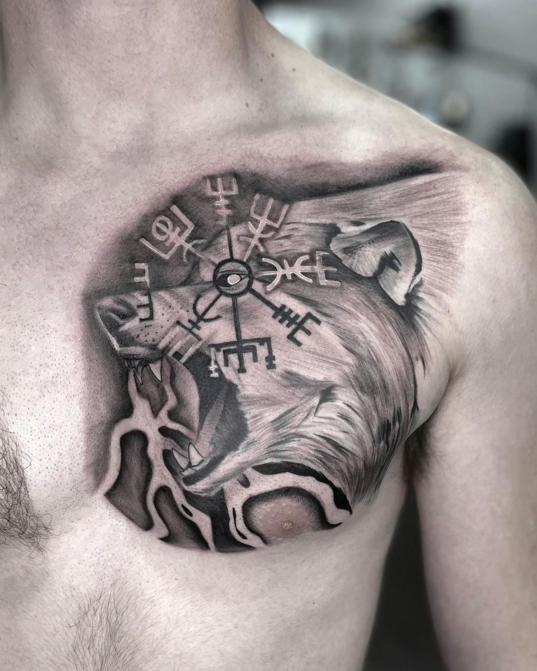 Pecho Tatuaje de Fenrir Tinta