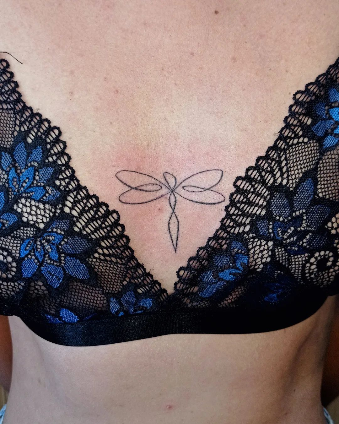 Pecho Tatuaje Libélula