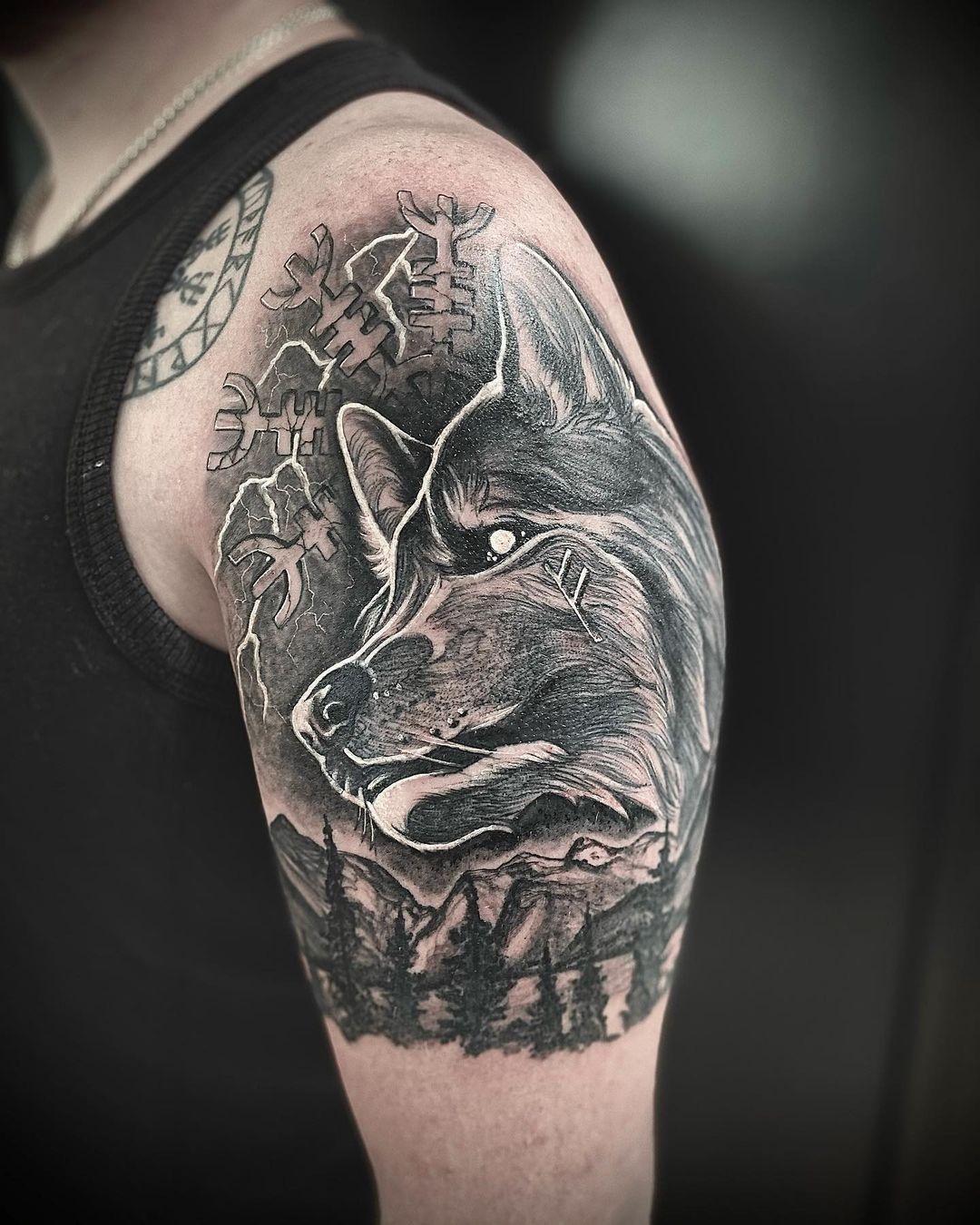 Tatuaje Dramático de Fenrir Negro