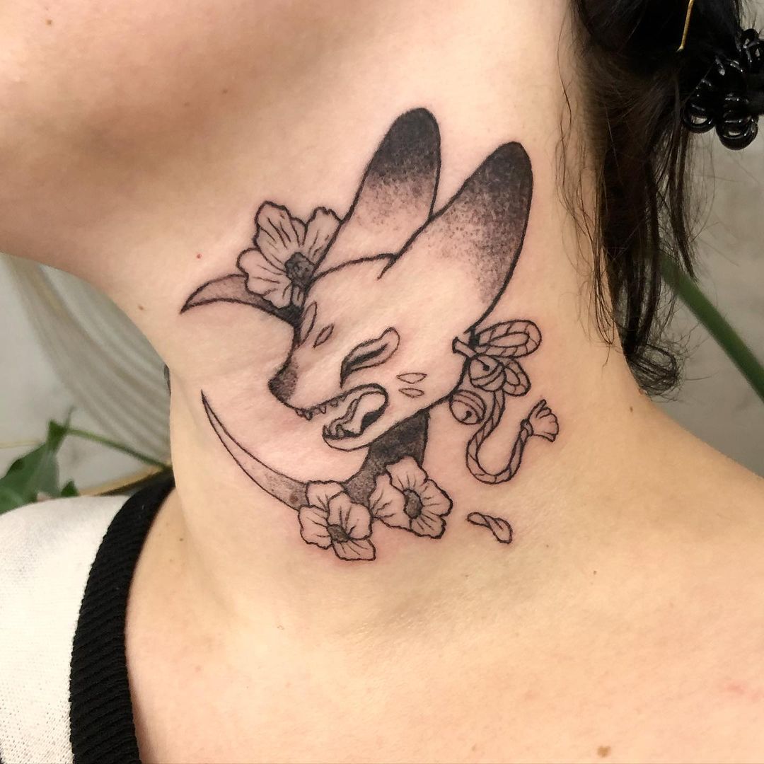 Tatuaje Kitsune Masculino Realista de Cuello