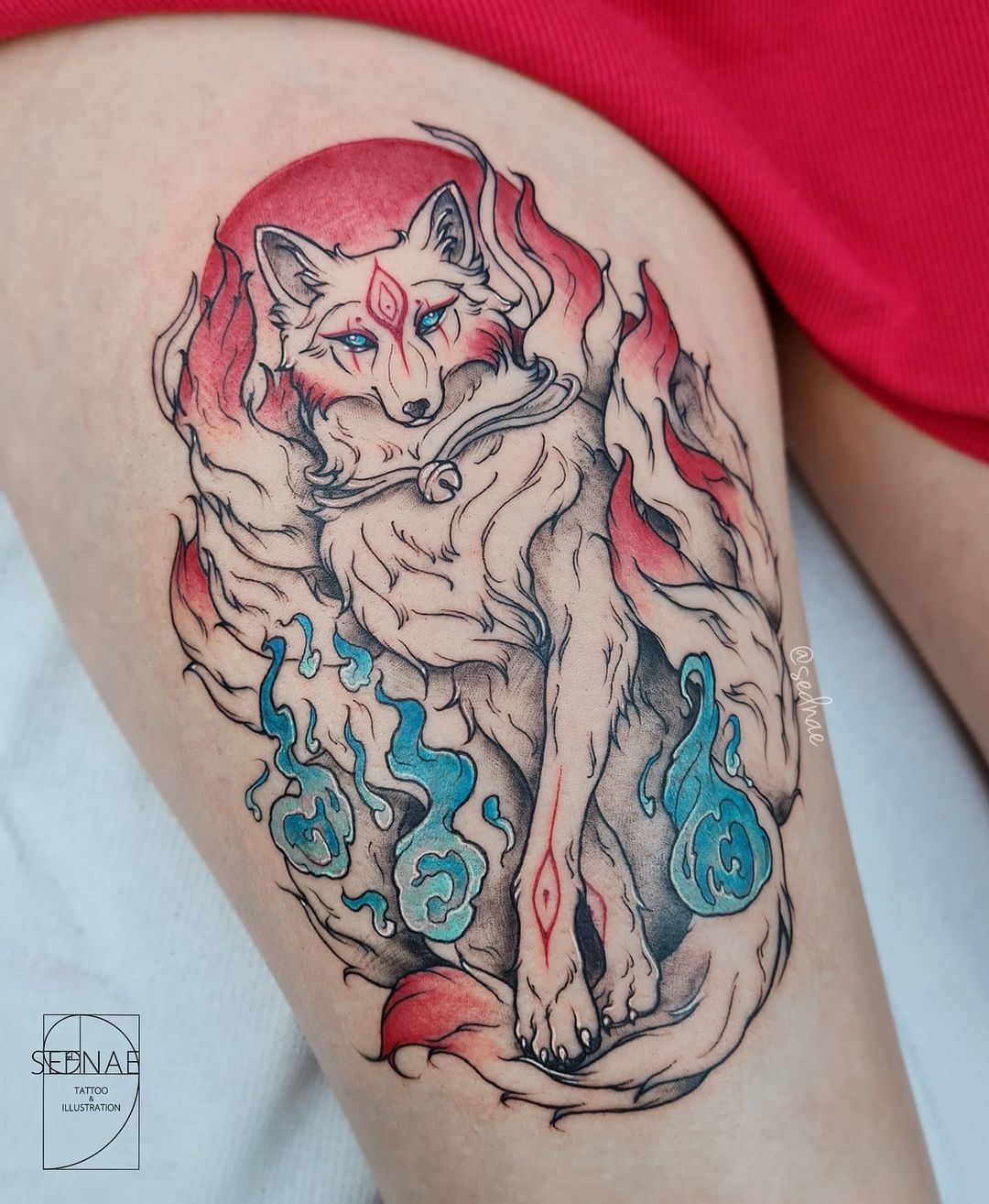 Tatuaje pequeño y lindo de Kitsune