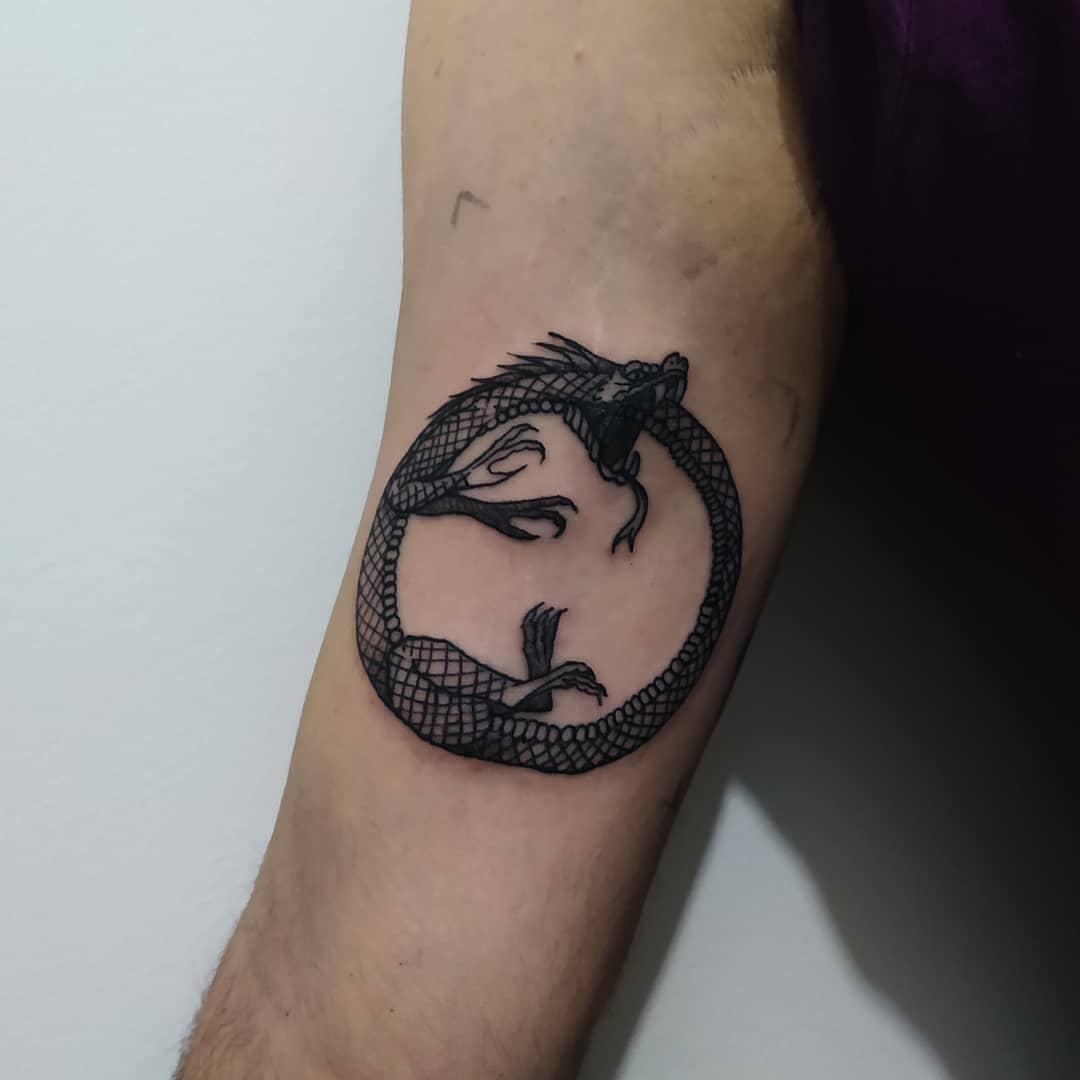 Tatuaje preciso de Ouroboros