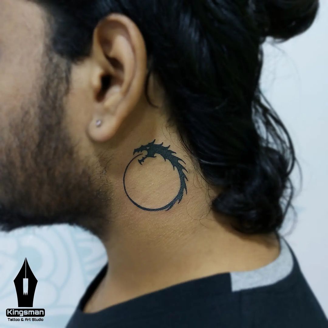Tinta Negra Cuello Tatuaje de Ouroboros