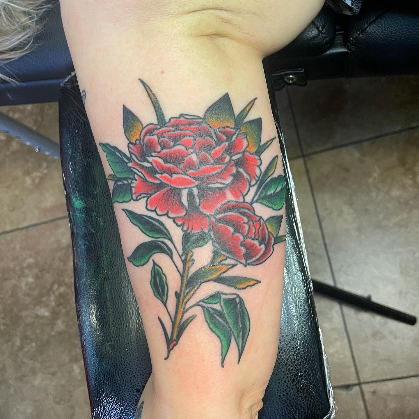 Diseño de Tatuaje de Flor de Clavel de Arte Tradicional