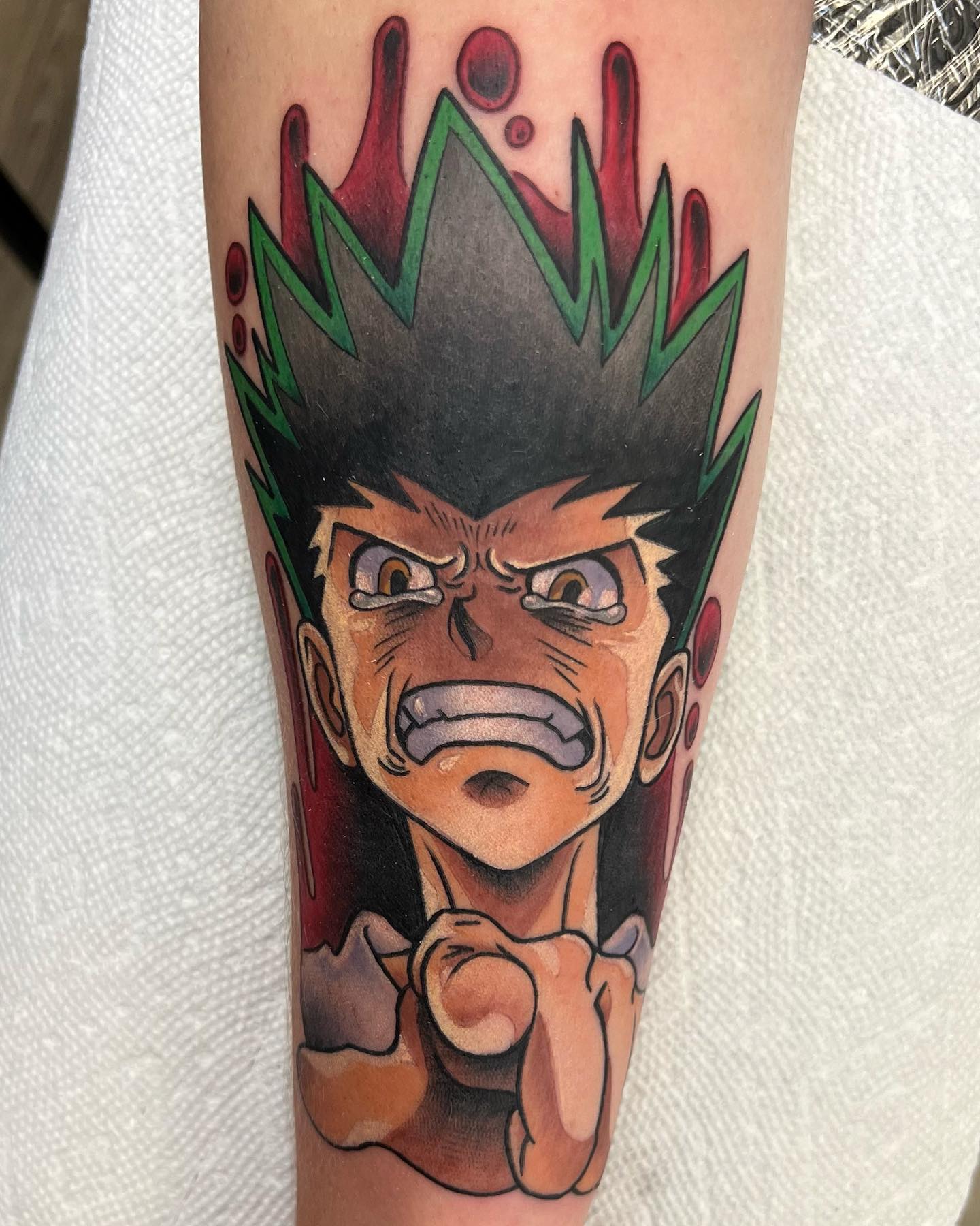 Enojado Colorido Gon Tatuaje