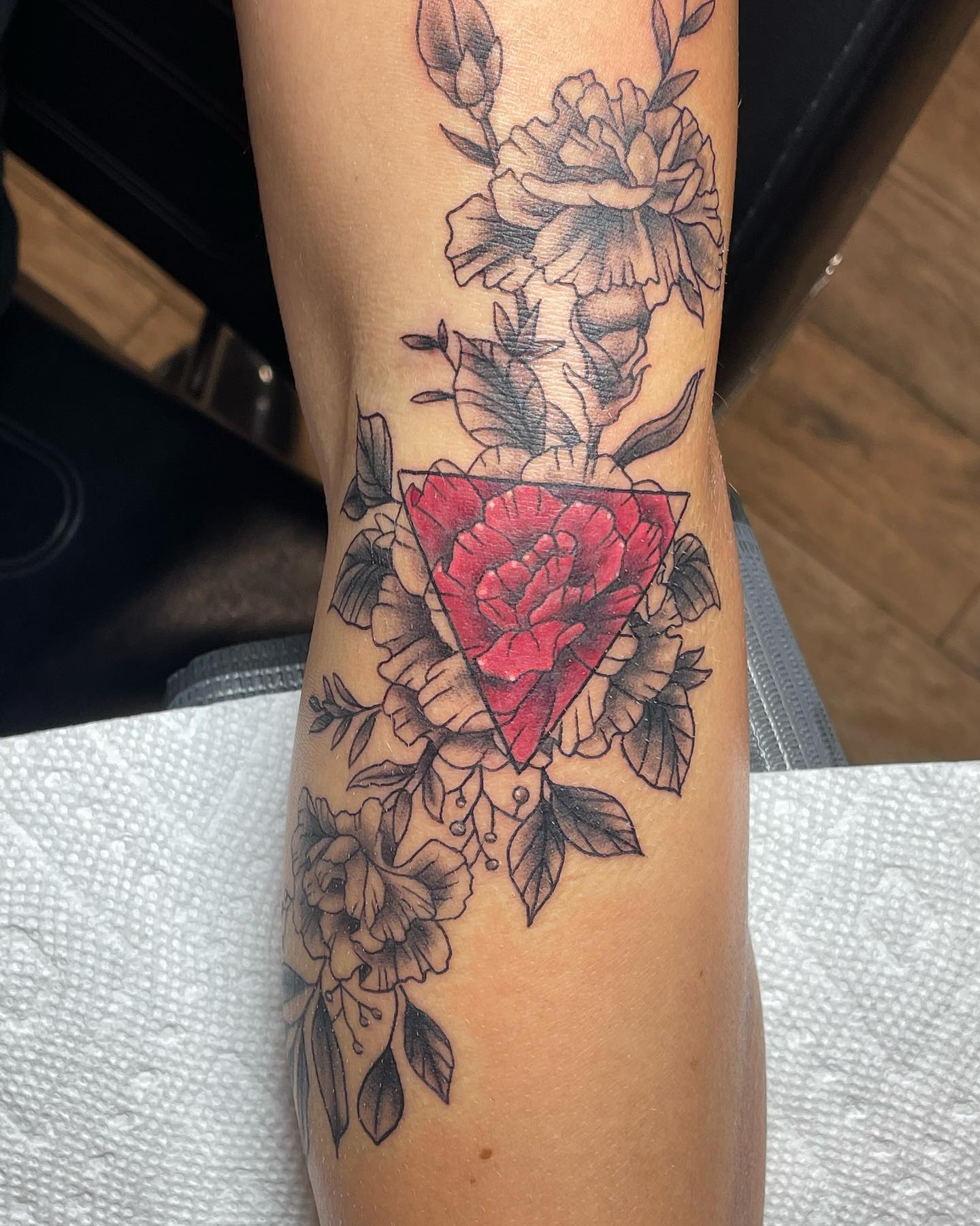 Tatuaje de Flor de Clavel Artístico.