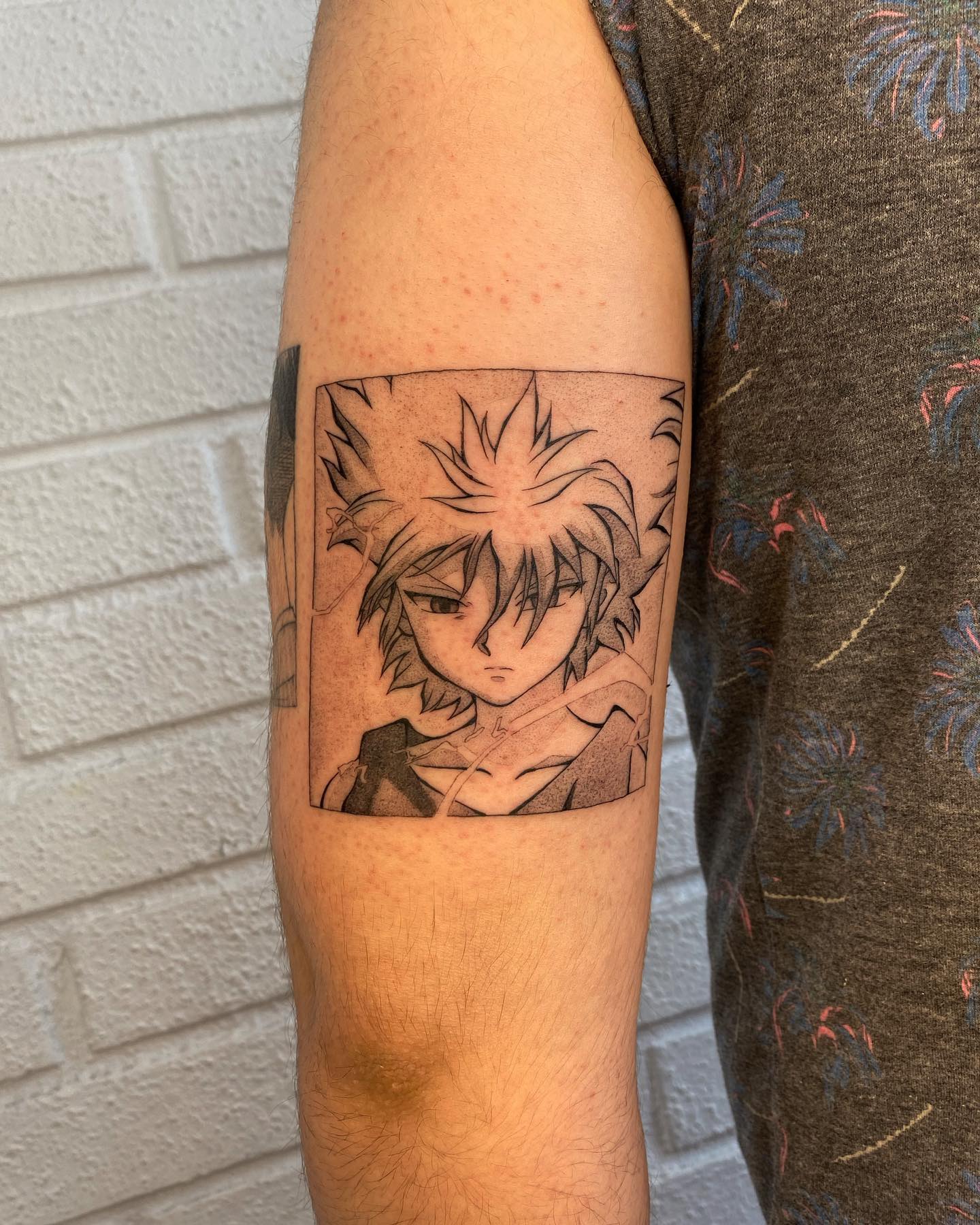 Tatuaje de Killua de brazo negro