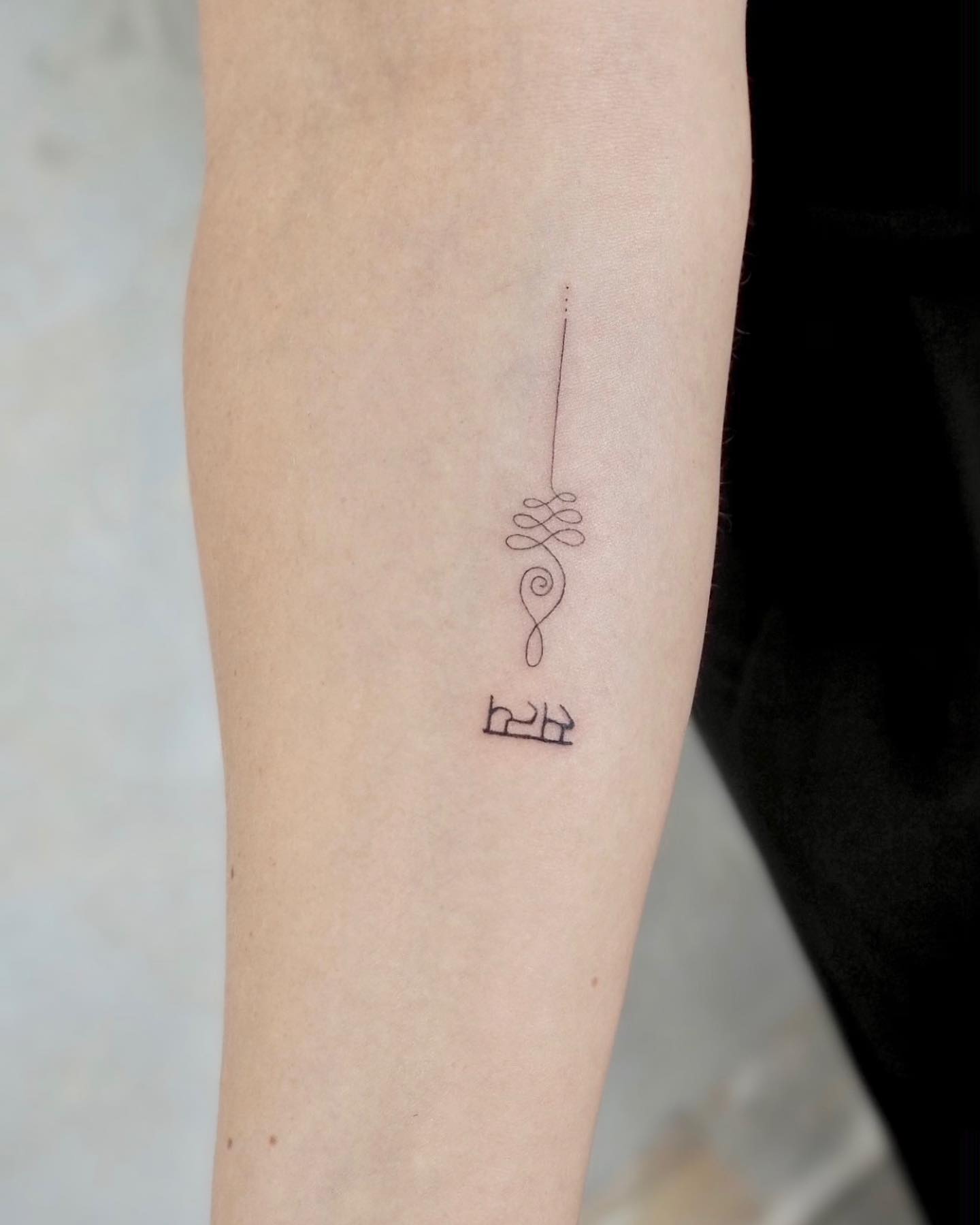 Tatuaje Unalome Mínimo