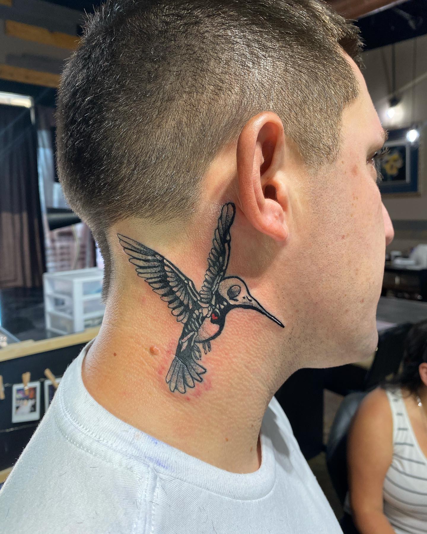 Cráneo Cara Colibrí Tatuaje de Cuello