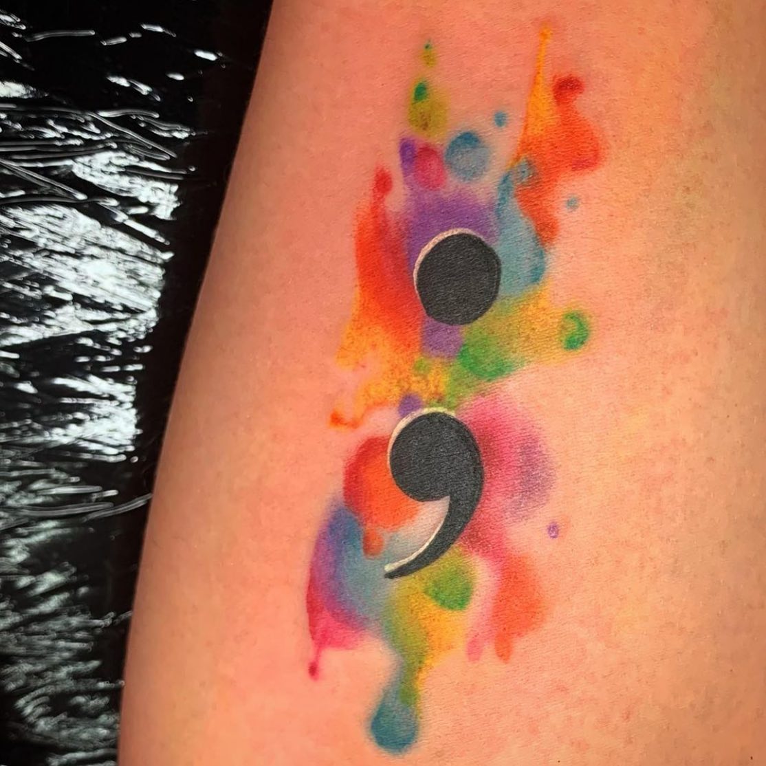 Diseño artístico y colorido de punto y coma.