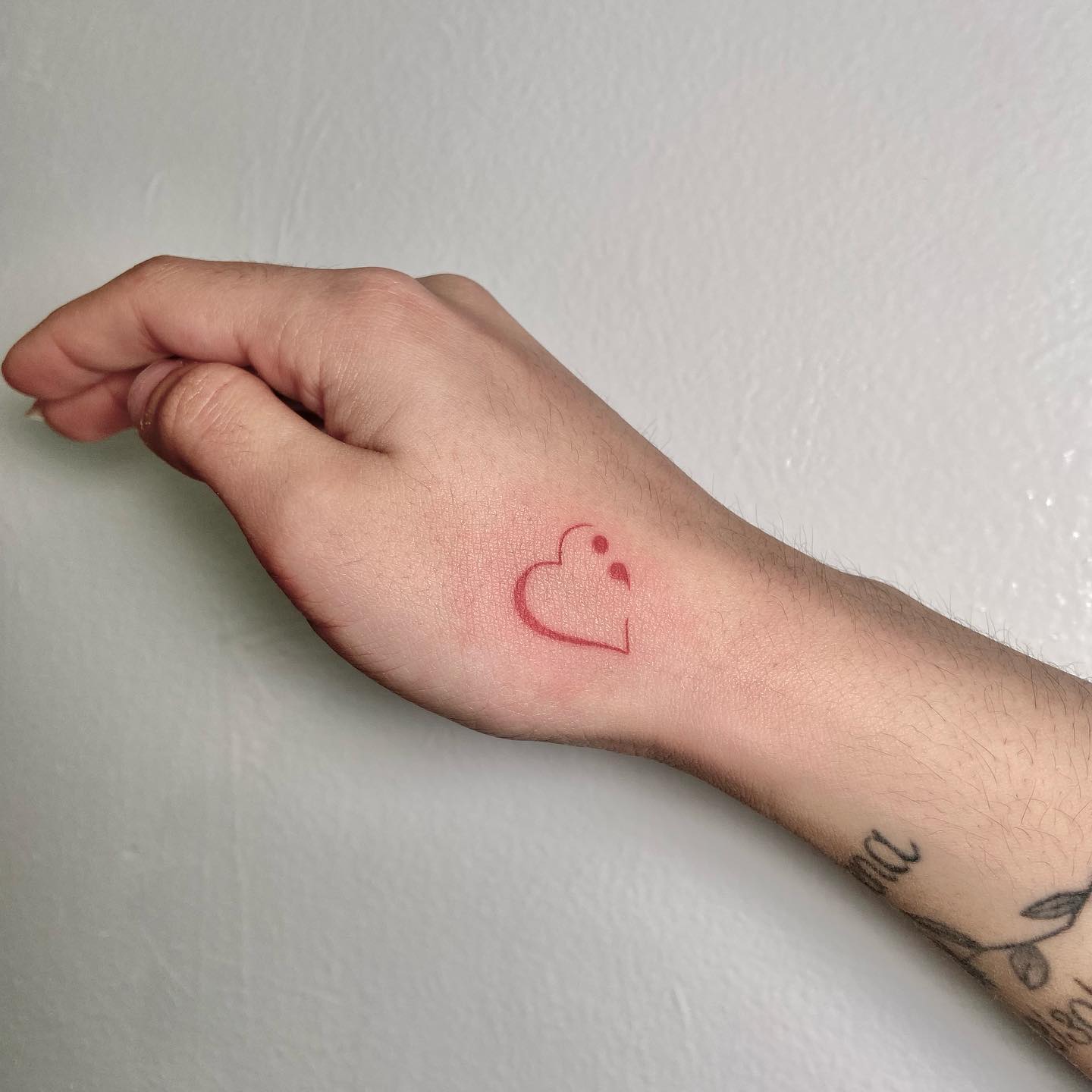 Diseño de punto y coma del corazón.
