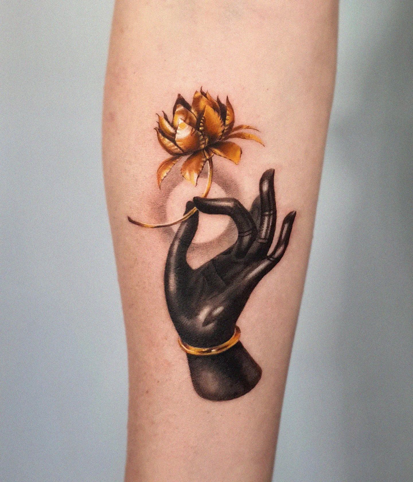 Diseño de Tatuaje de Loto Dorado
