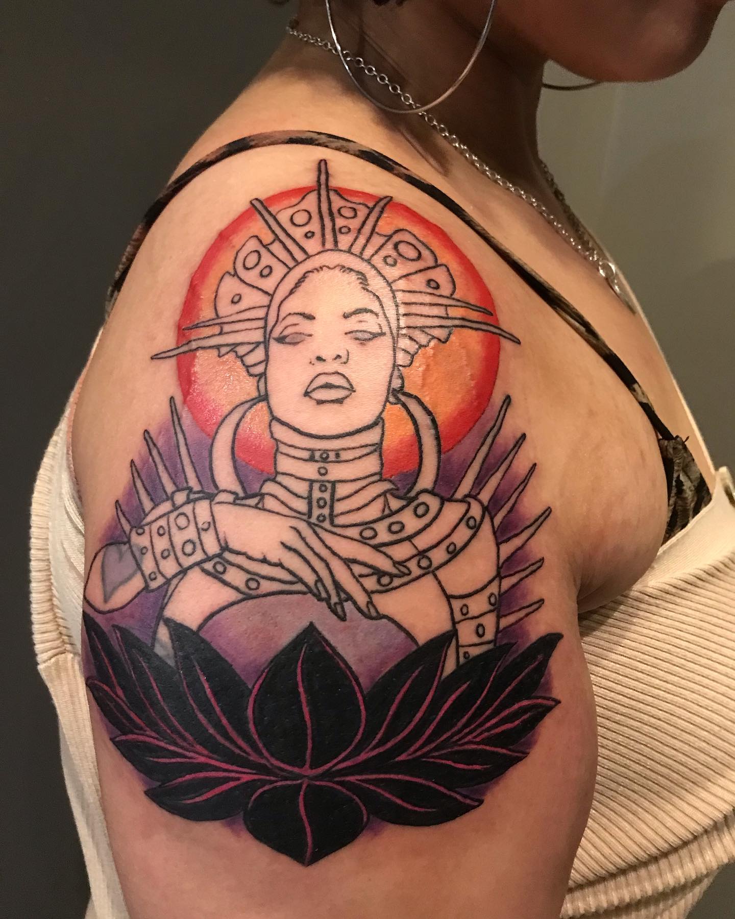 Idea de tatuaje de encubrimiento para mujeres