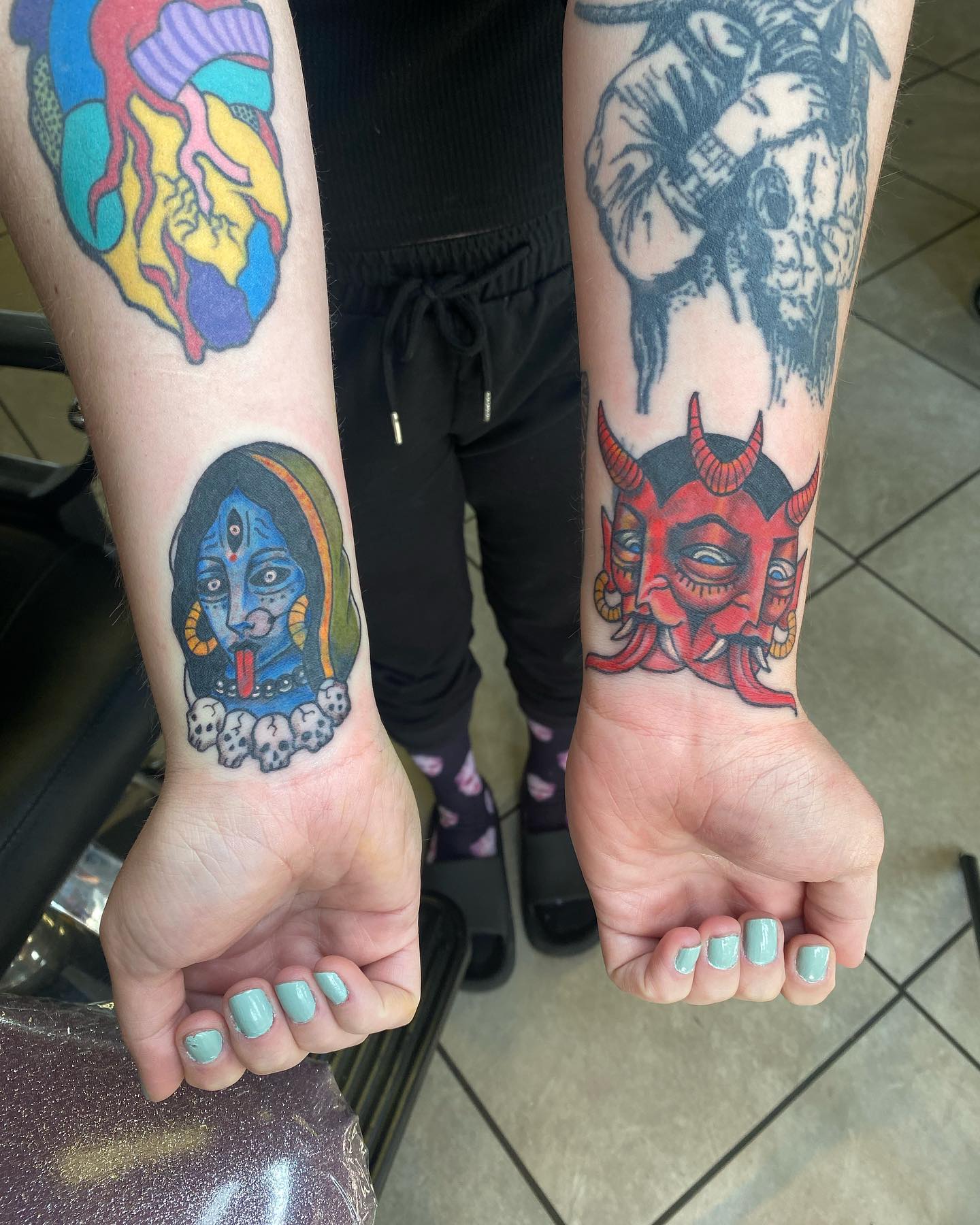 Idea para cubrir tatuaje en las muñecas