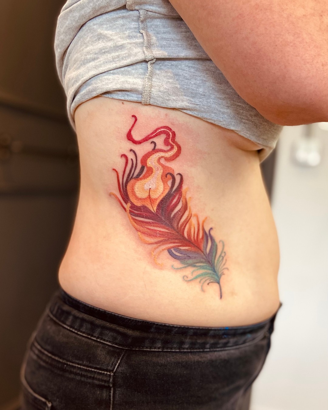 Tatuaje de costilla del lado de la bestia
