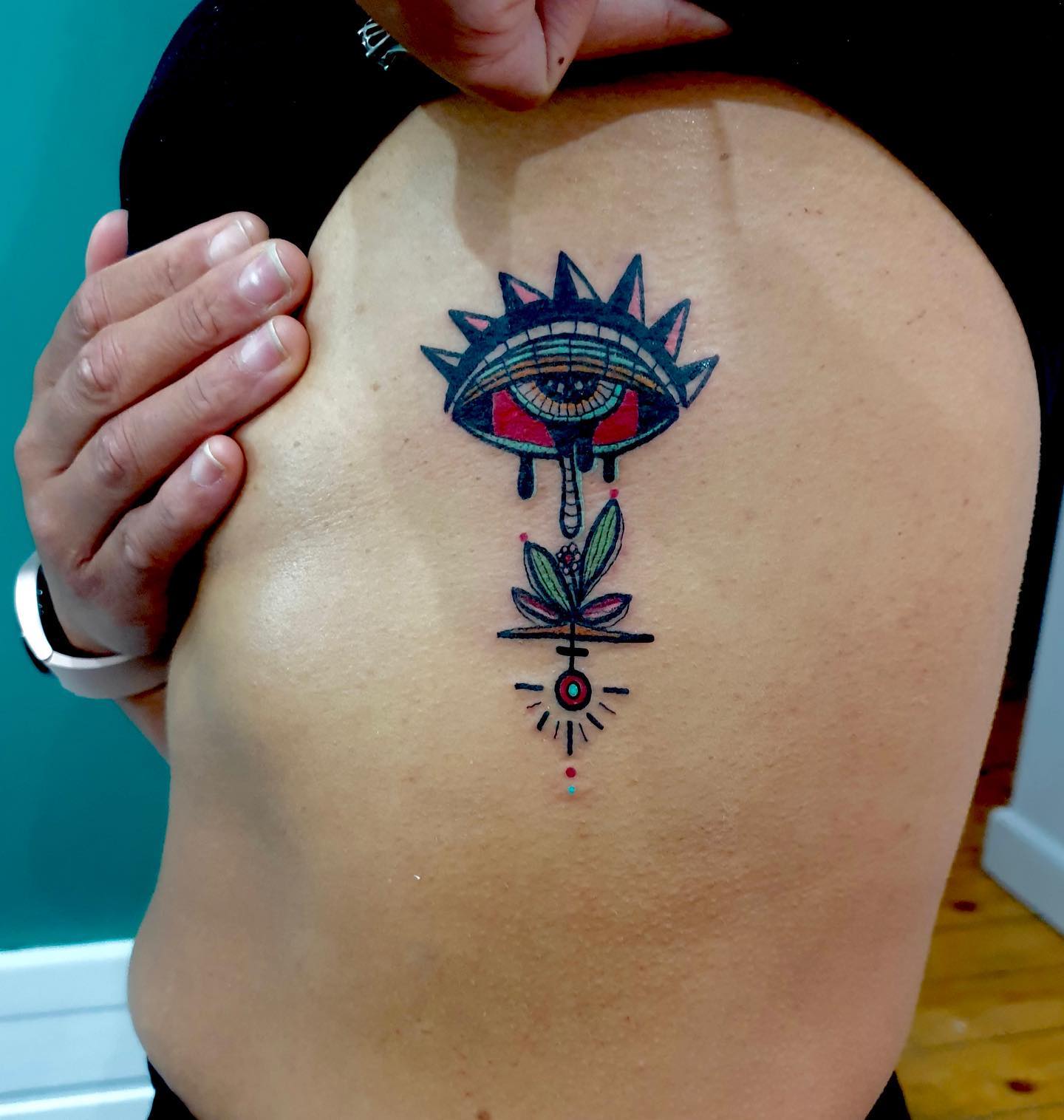 Tatuaje de costilla lateral de rosa