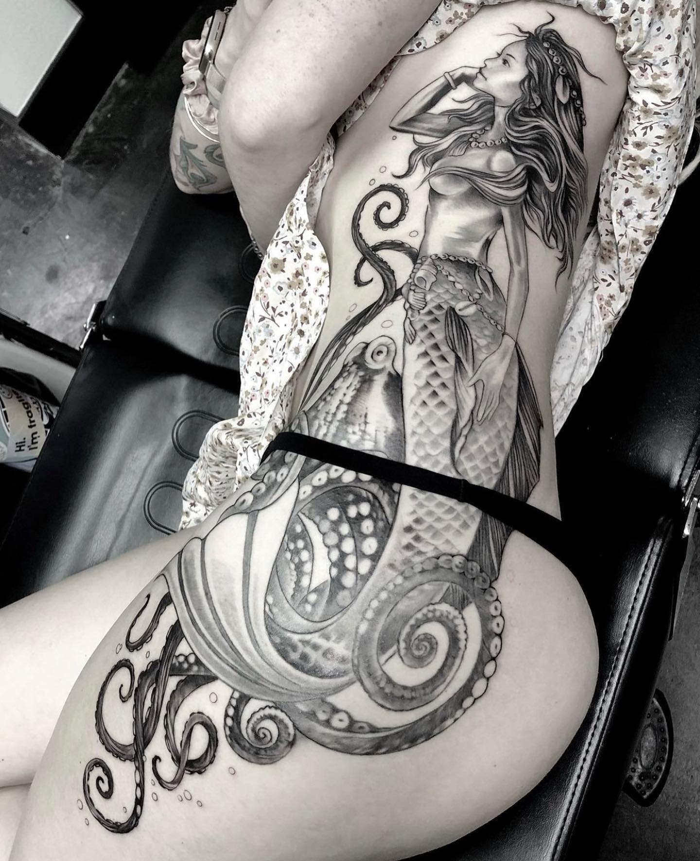 Tatuaje de costilla lateral de sirena