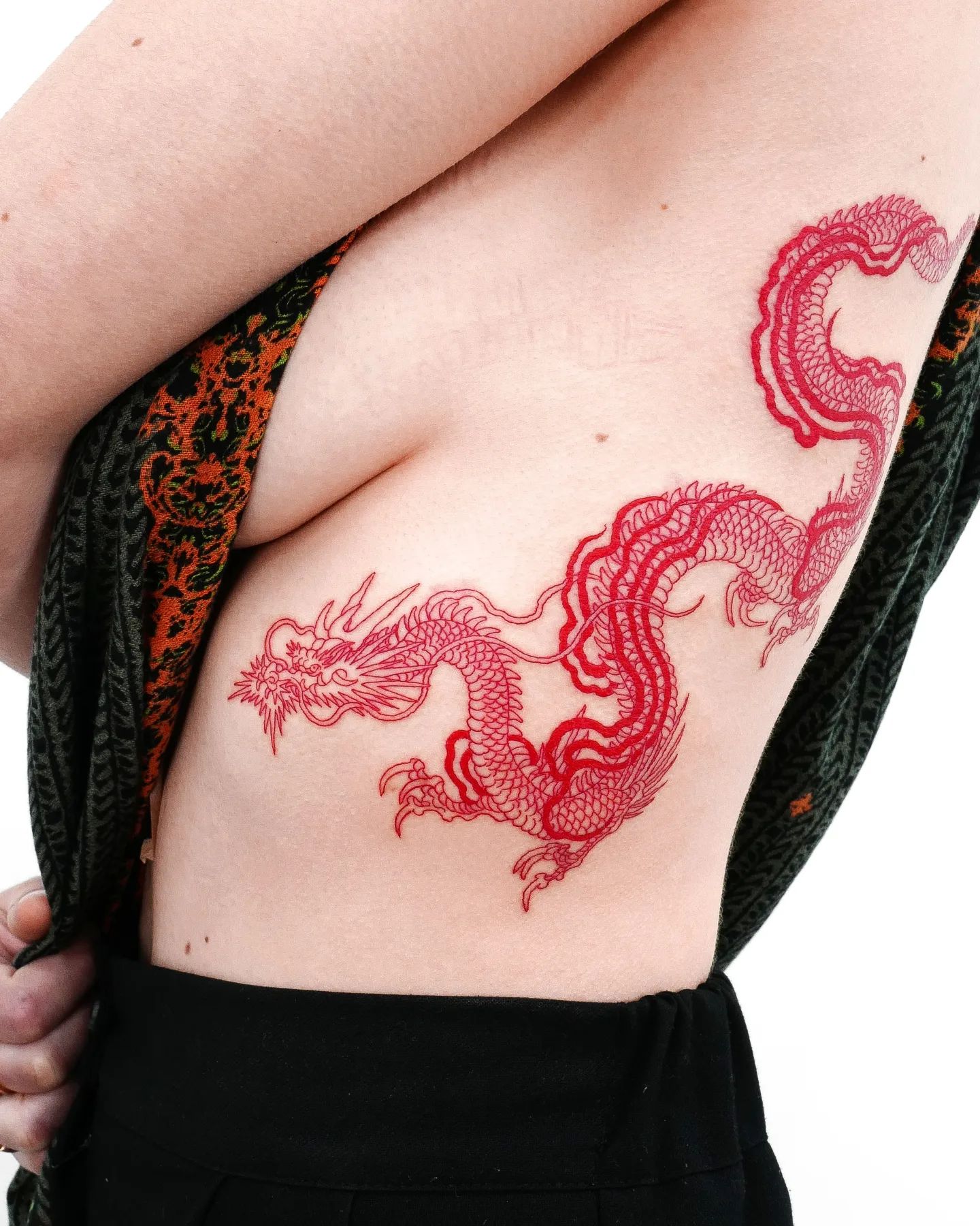 Tatuaje de Costilla Lateral del Esqueleto Nativo