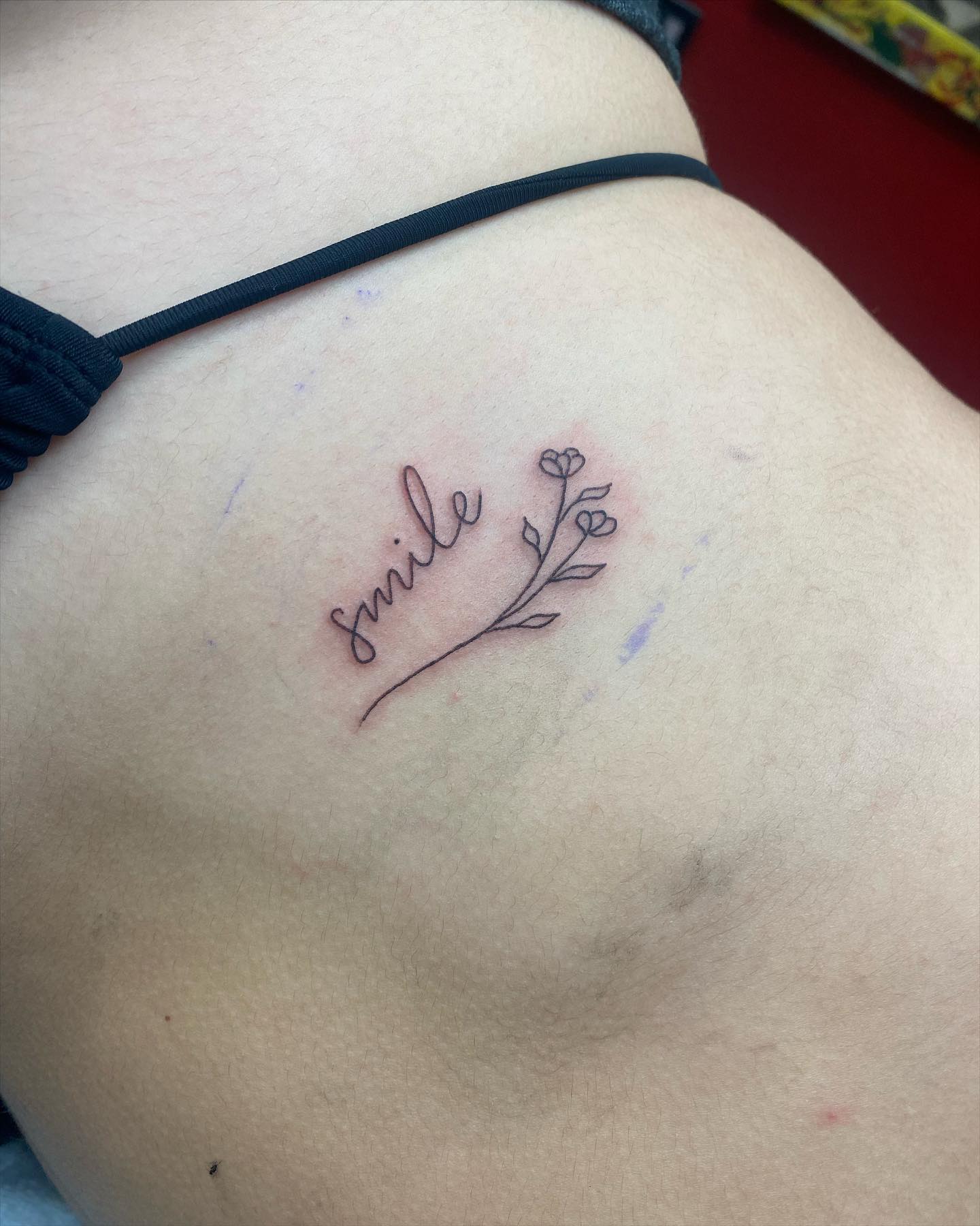 Tatuaje de costillas en el lado positivo