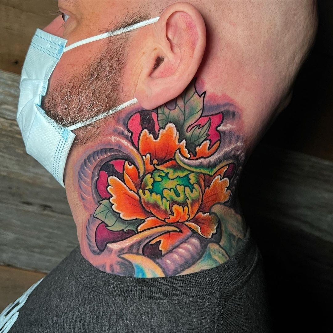 Tatuaje de Cuello de Peonía