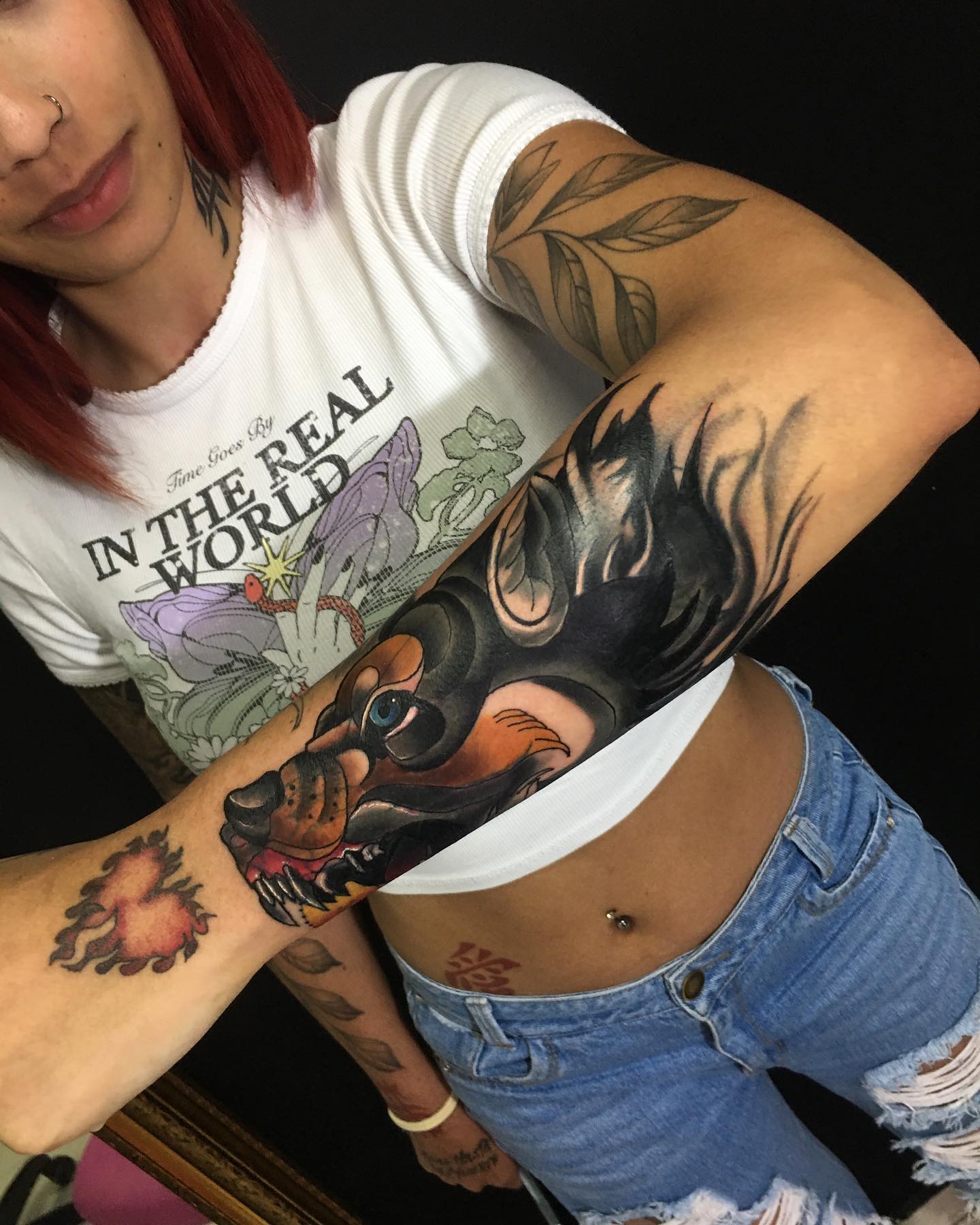 Tatuaje de encubrimiento de huella de perro