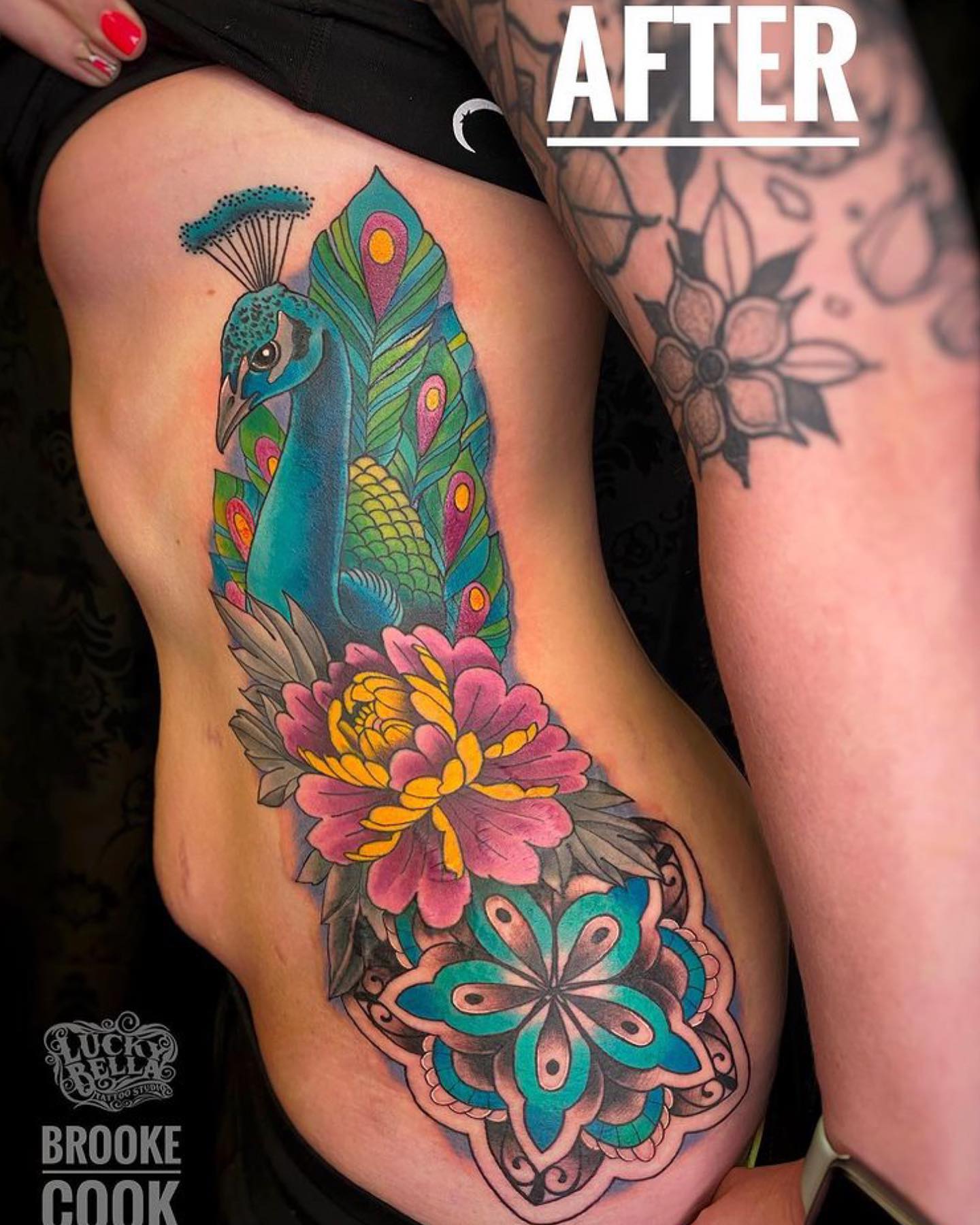 Tatuaje de encubrimiento de pavo real