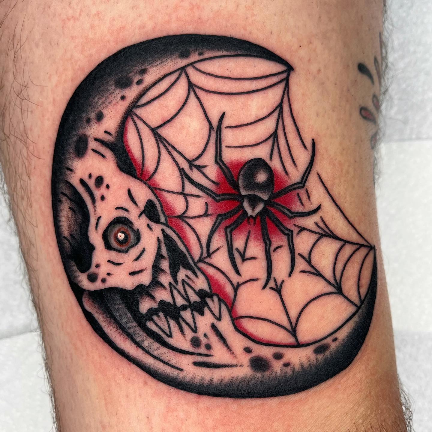 Tatuaje de Luna Aterradora