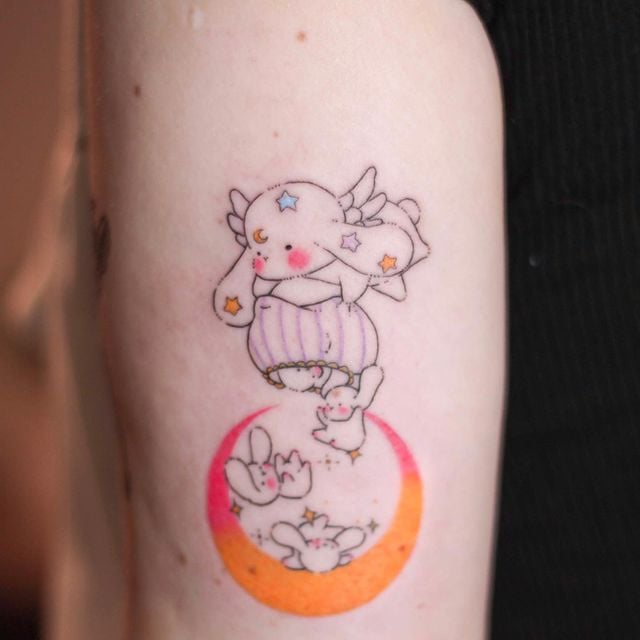 Tatuaje de luna de dibujos animados